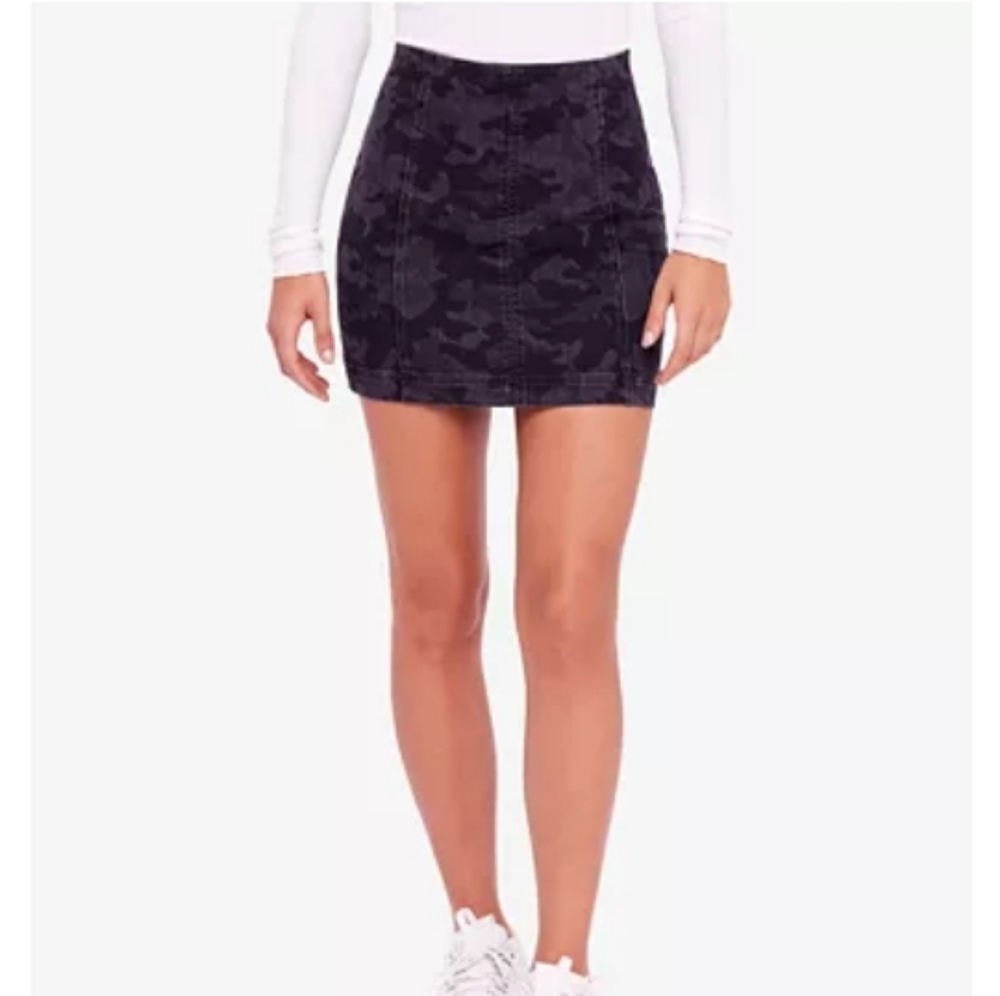 Free People BLK Camouflage Mini Skirt Size 2